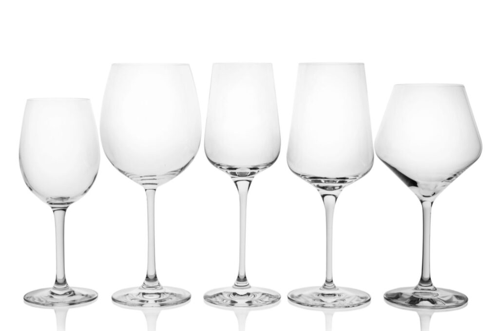 Os formatos das taças são projetos a fim de realçar as características únicas de aromas e sabores dos vinhos