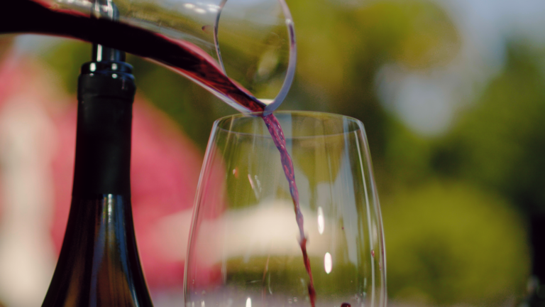 Você sabe em qual momento deve usar um decantador de vinhos? Descubra!