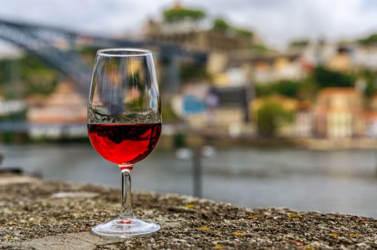 Como é feito o vinho do Porto? Descubra os seus segredos